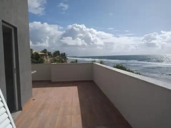 Sobrado à venda no bairro Ipitanga em Lauro de Freitas/BA