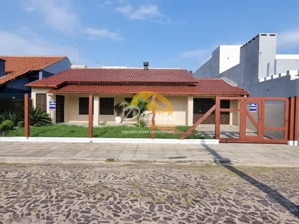 RESIDÊNCIA EM ZONA NOBRE EM TRAMANDAÍ