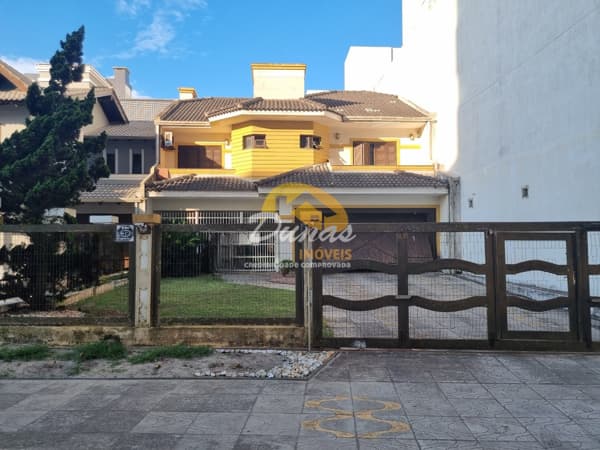 SOBRADO PRÓXIMO AO MAR NO CENTRO DE TRAMANDAÍ