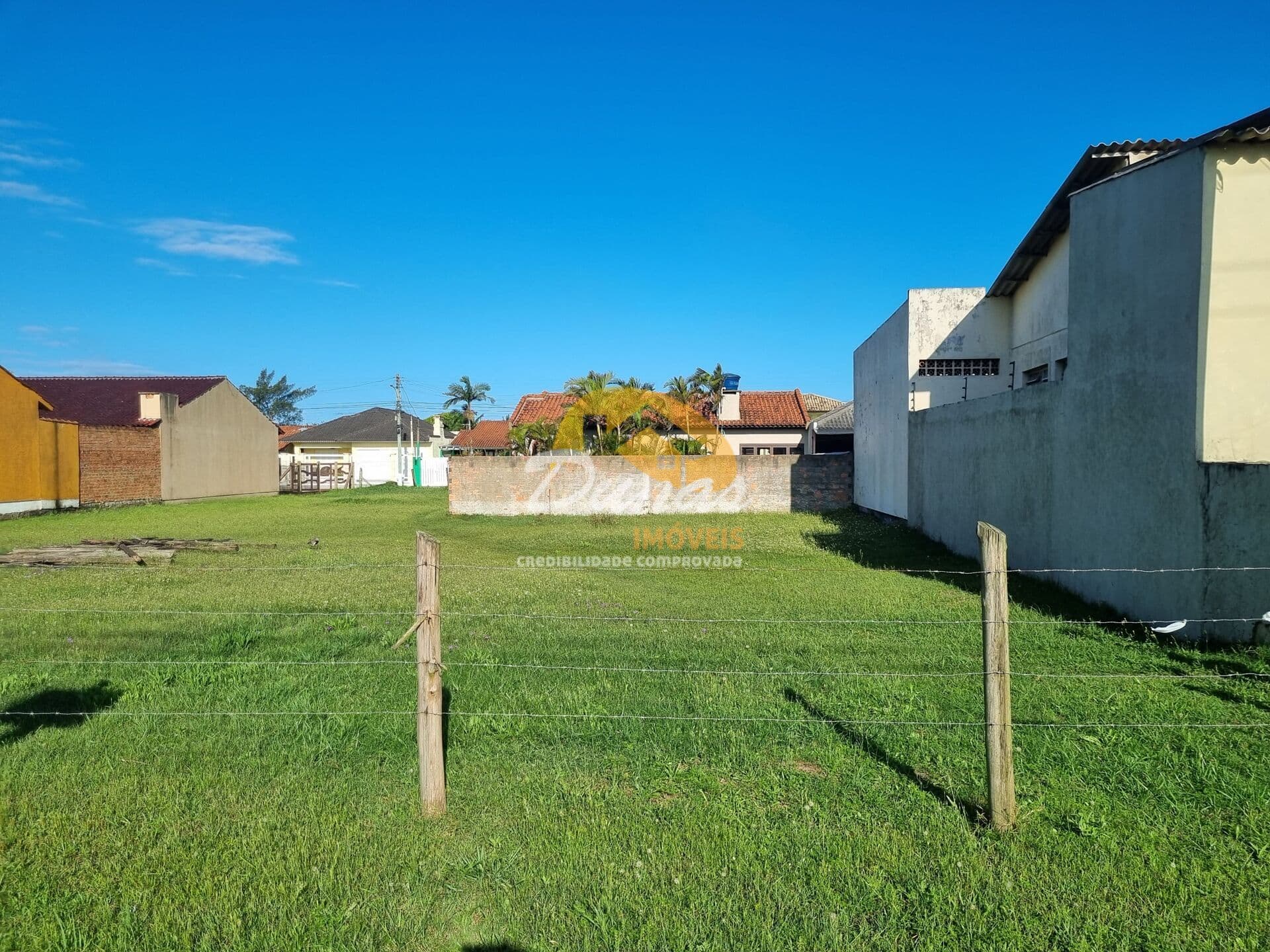 TERRENO EM UMA DAS AVENIDAS PRINCIPAIS EM NOVA TRAMANDAÍ