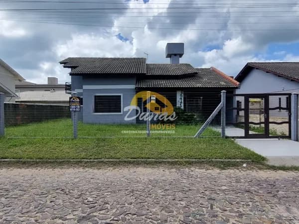 RESIDÊNCIA A UMA QUADRA DO MAR EM NOVA TRAMANDAÍ