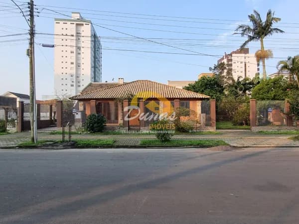 RESIDÊNCIA E 02 APARTAMENTOS NO CENTRO DE TRAMANDAÍ