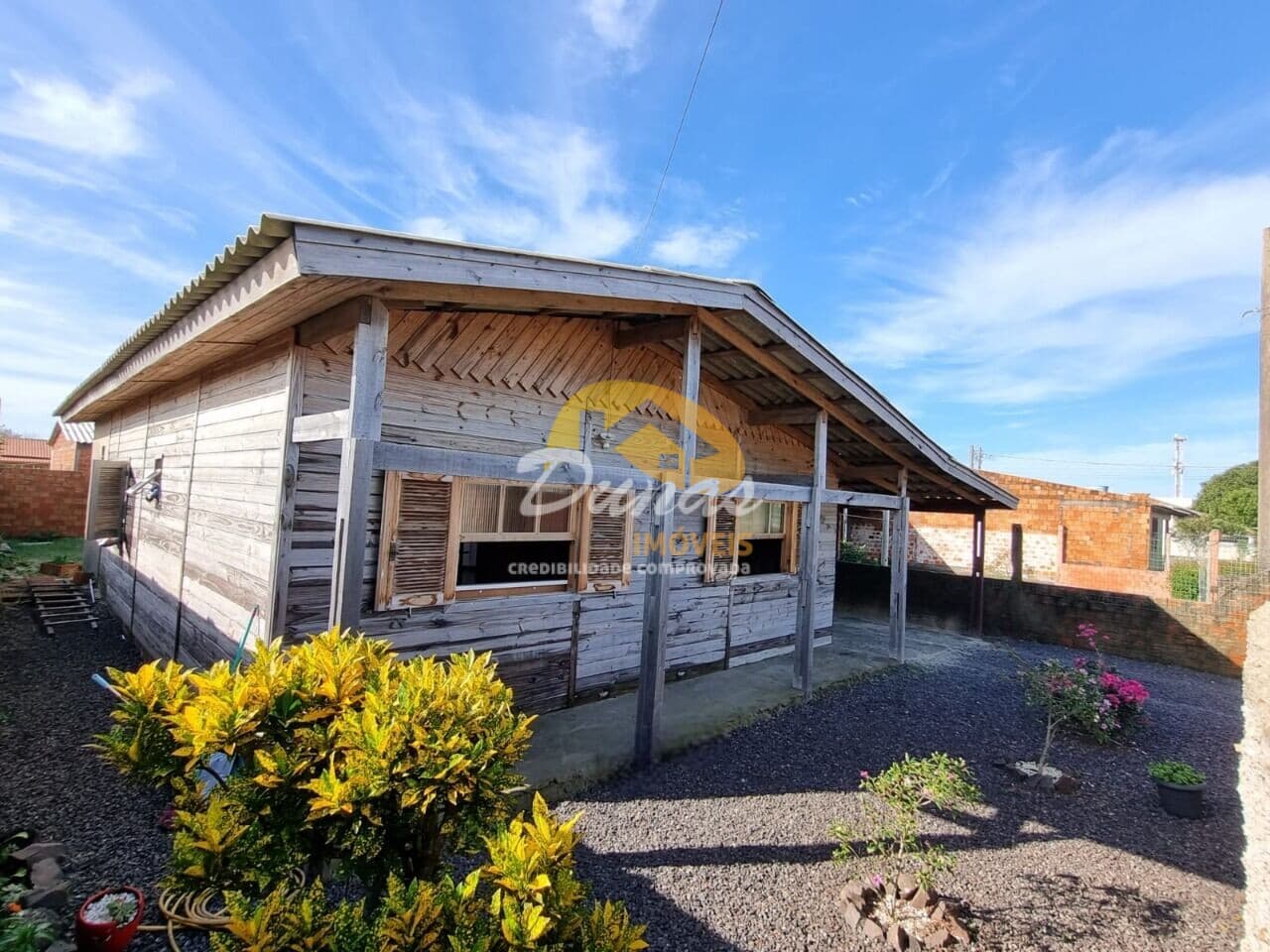 RESIDÊNCIA EM REGIÃO DE MORADORES FIXOS