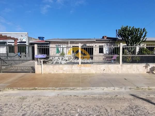 RESIDÊNCIA PRÓXIMA DO MAR EM NOVA TRAMANDAÍ
