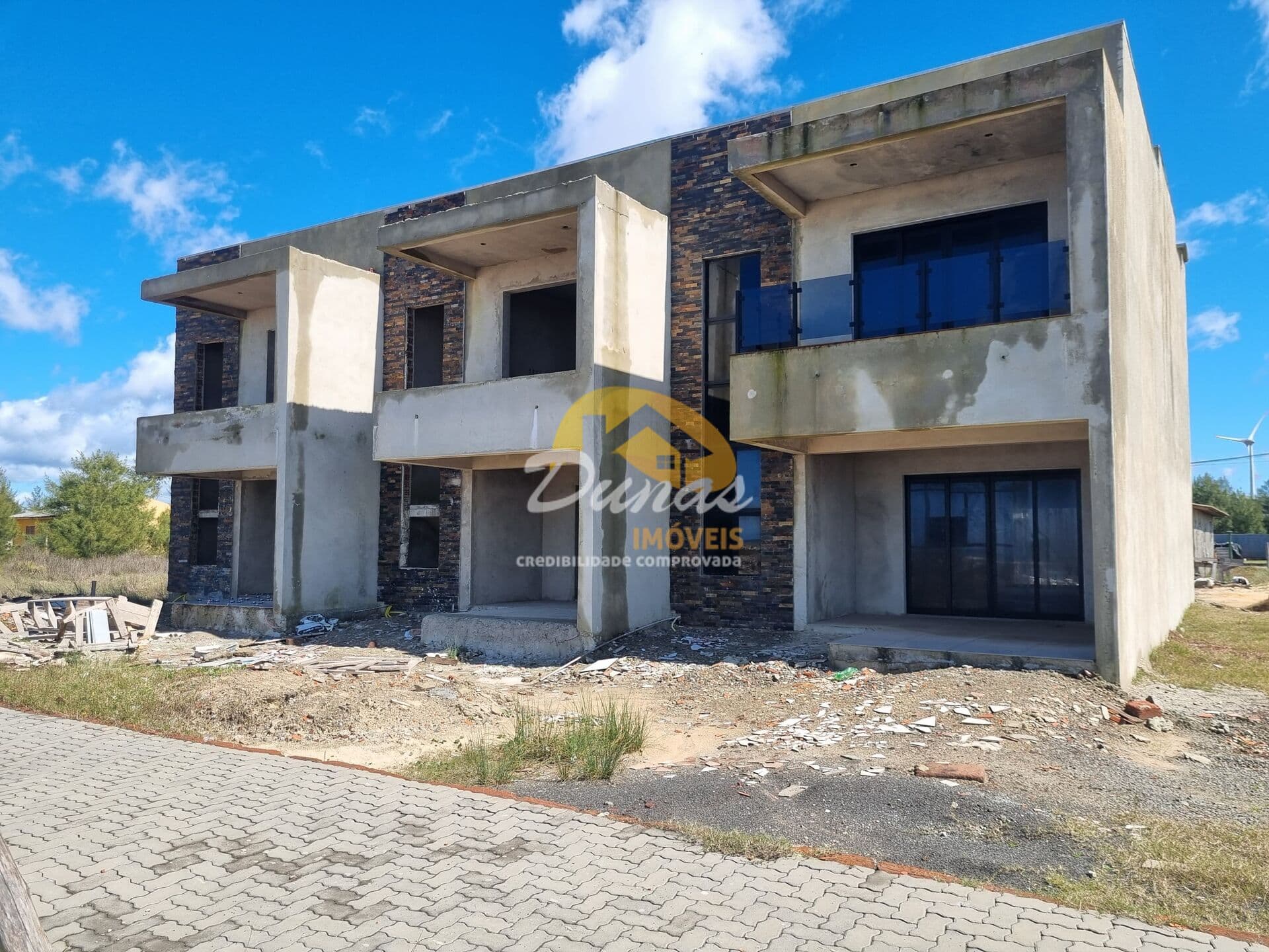 DUPLEX EM CONSTRUÇÃO NO BALNEÁRIO TIARAJÚ