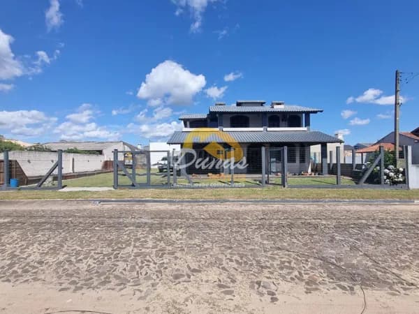 SOBRADO APENAS 50 METROS DO MAR EM NOVA TRAMANDAÍ