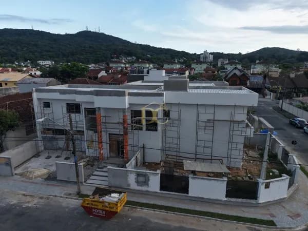 Casa Alto Padrão Arquitetura Neoclássica com 261m² e 3 suítes