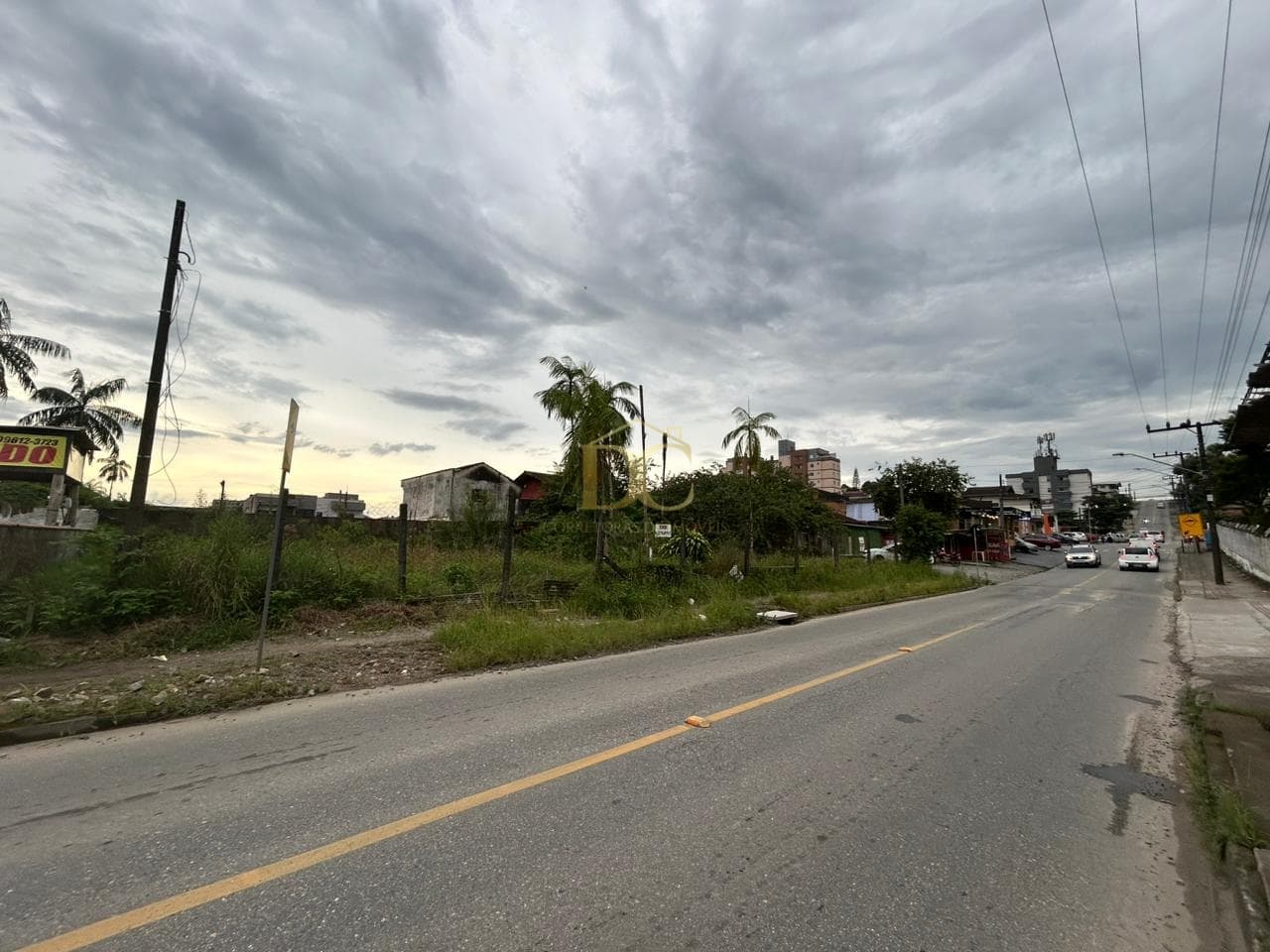 Terreno Comercial com 30 metros de frente