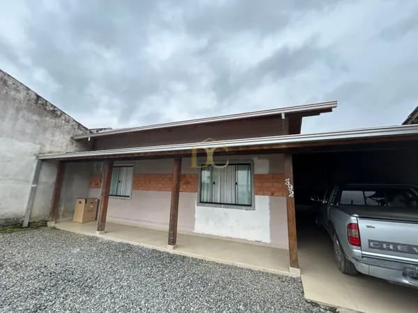 Casa Padrão com Piscina no Paranaguamirim