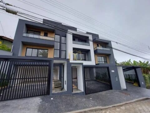 Geminado no Floresta com 3 dormitórios, sendo 1 suíte com closet e 177,81m²