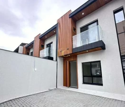 Sobrado no Anita Garibaldi com 3 suítes e 100m²