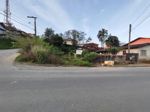 Terreno de esquina no Bairro Petrópolis
