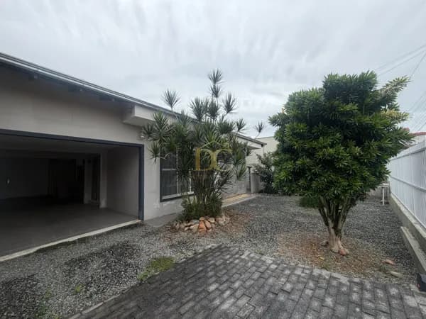 Casa Térrea 100% AVERBADA no Floresta com 3 quartos
