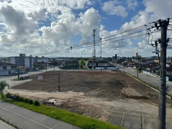 Terreno Comercial/Residencial na Av. Santos Dumont - Aventureiro