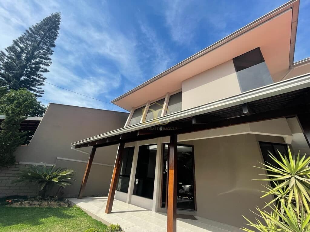 Sobrado Averbado no Floresta com 280m² , terreno 378m² e 3 dormitórios