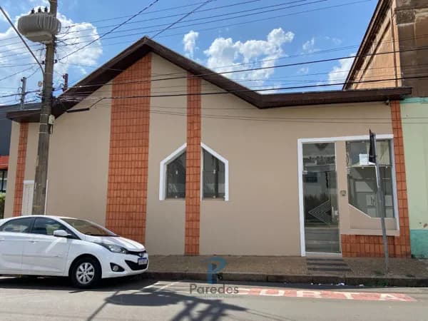 Casa Térrea/ Comercial - RS 600.000,00 -Centro de Rio Claro.