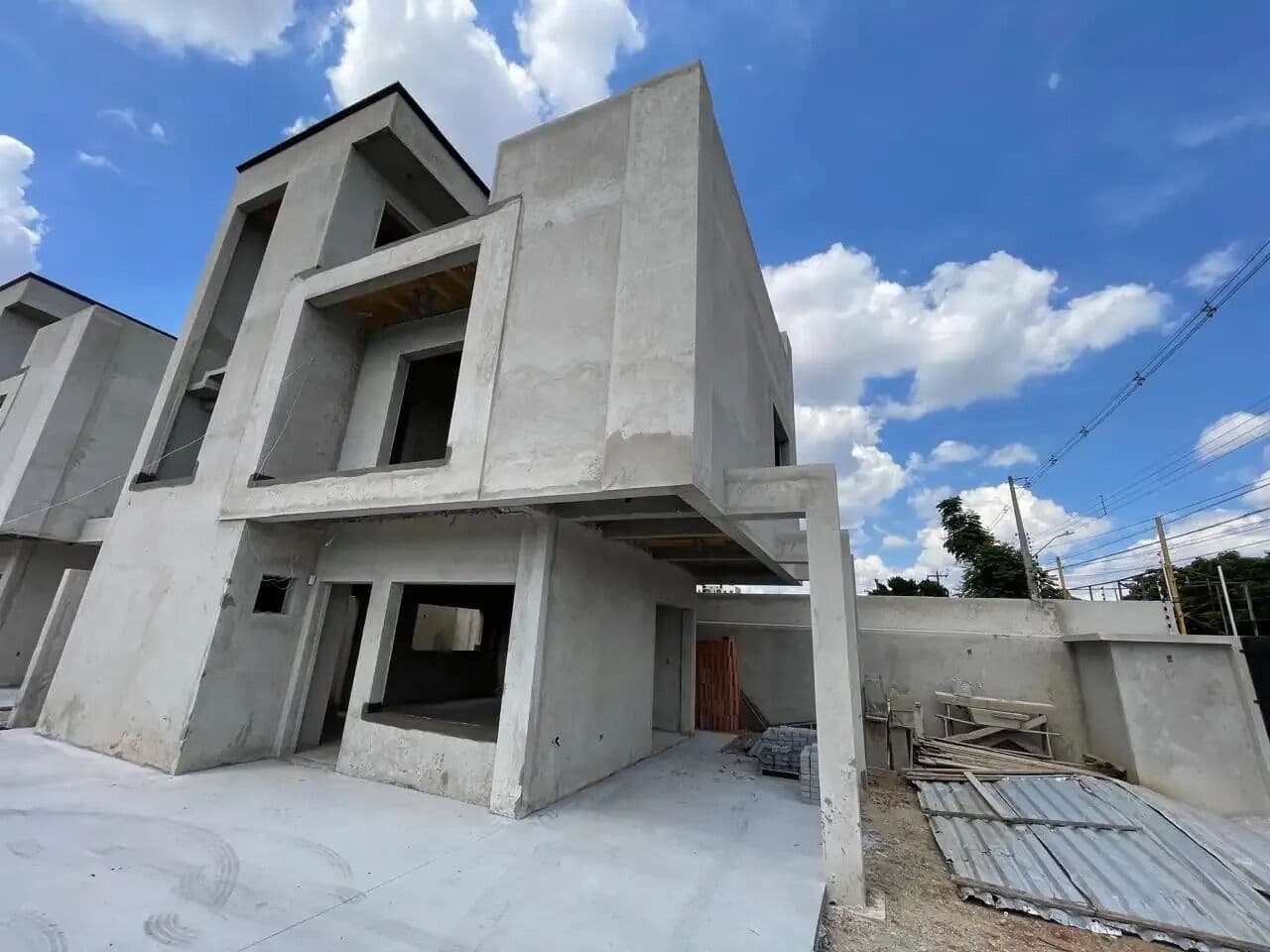 Sobrado Padrão para Venda no Hauer Curitiba-PR