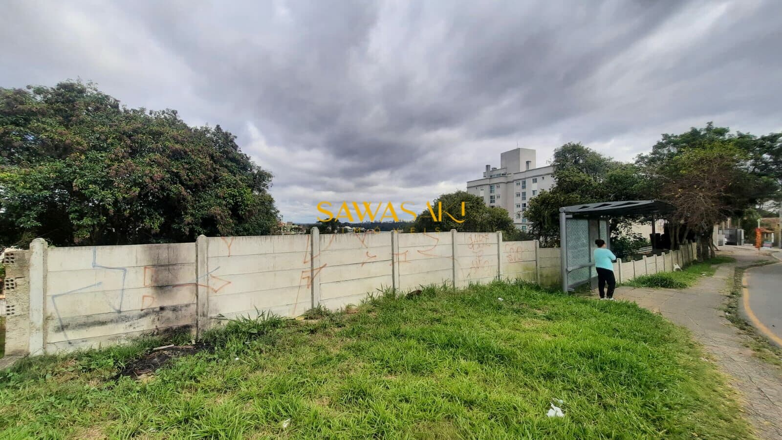Terreno amplo no Tingui AV Monteiro Tourinho