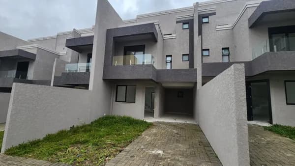 Sobrado Padrão para Venda em Uberaba Curitiba-PR