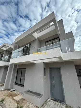 Sobrado em Curitiba - Uberaba