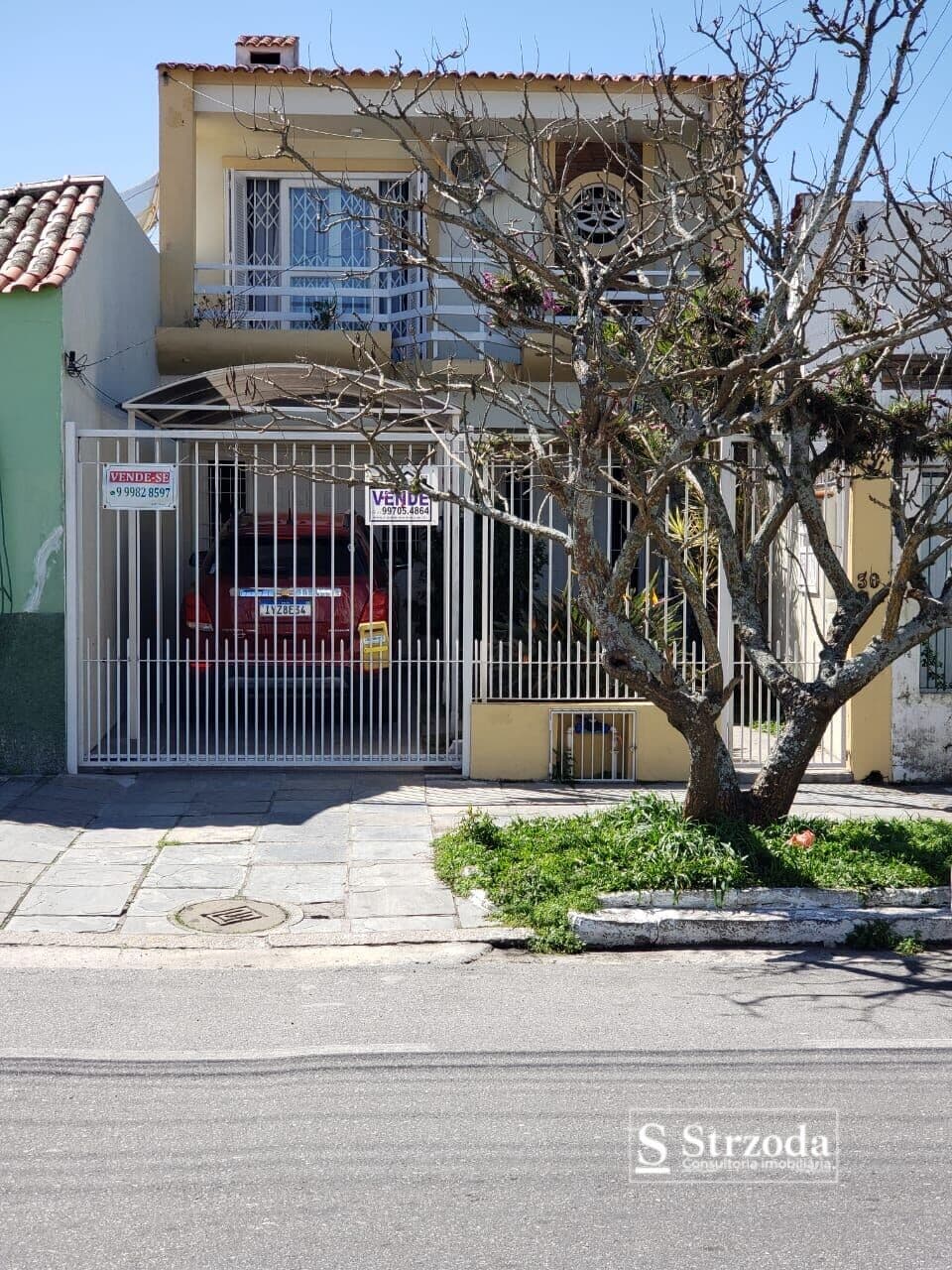 "Seu Novo Capítulo: Sobrado Encantador de 4 Quartos à Venda em Rio Grande/RS!"