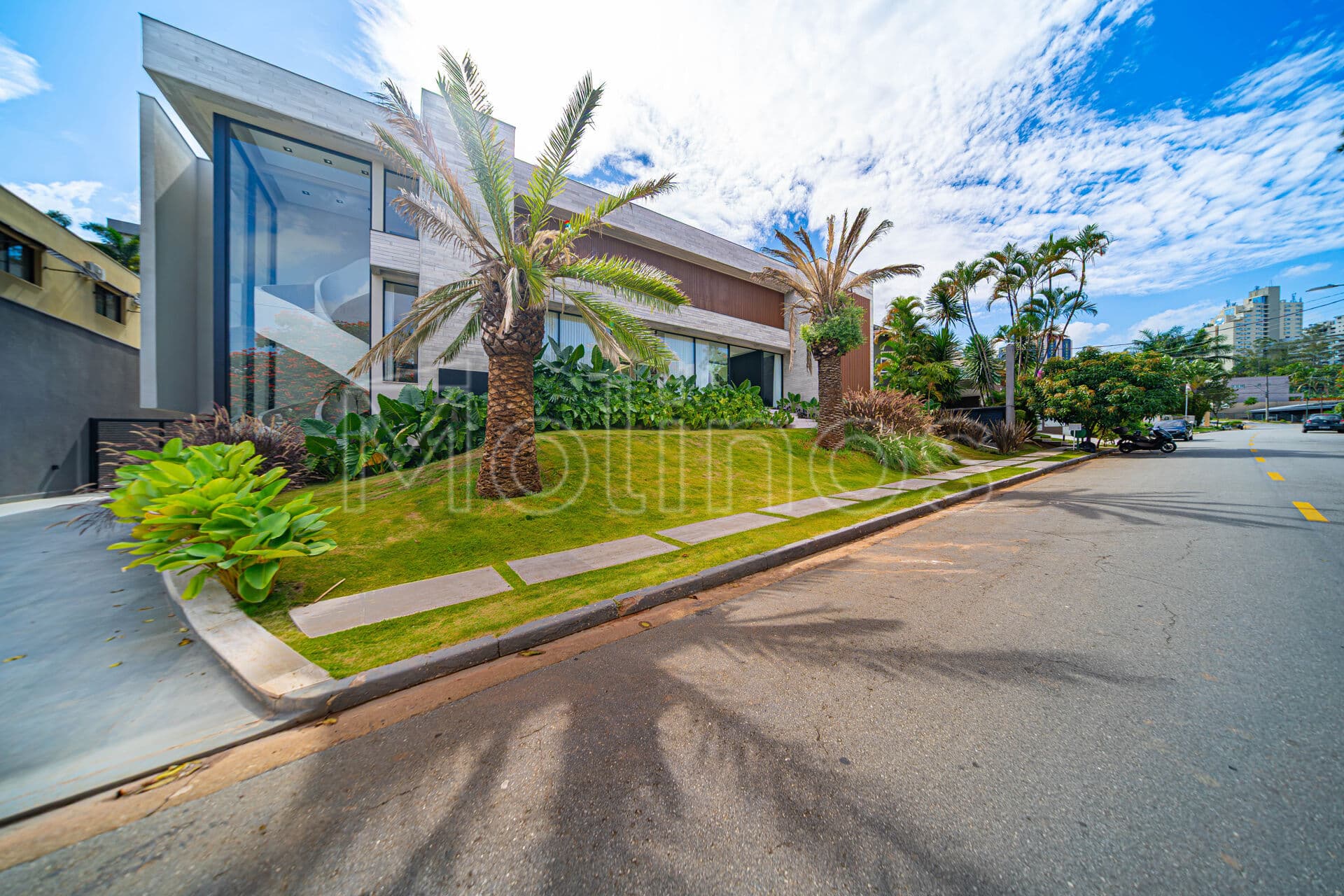 Mansão à venda no Residencial Alphavile 1, 1209m², 5 suites, 8 vagas