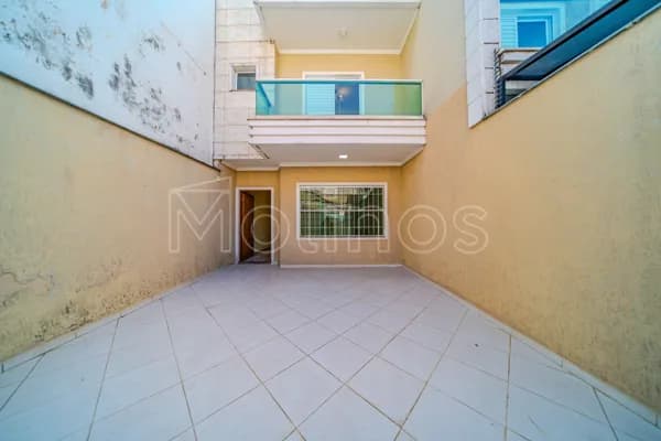 Sobrado 2 suítes e 2 vagas de garagem