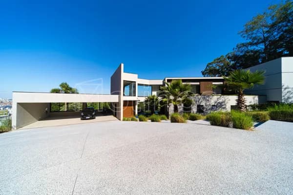 Casa de Esquina no Tamboré 1 – 2.376 m² de terreno, 850 m² de construção, mobiliada e decorada