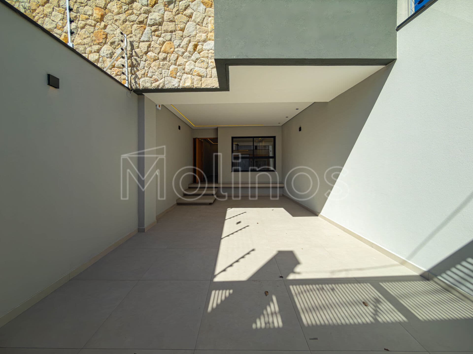 Sobrado Frontal NOVO 205m² com 3 suítes e até 3 vagas