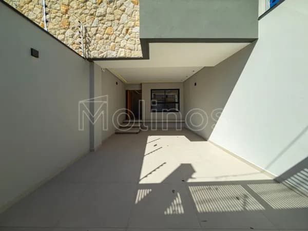 Sobrado Frontal NOVO 205m² com 3 suítes e até 3 vagas