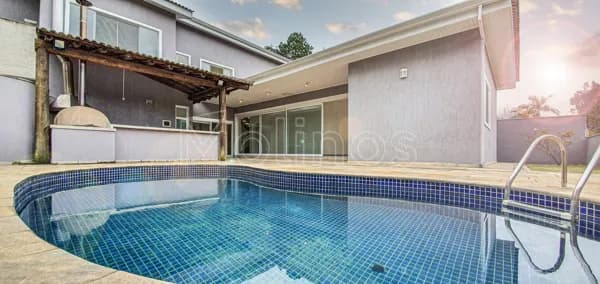 Casa Moderna em Condomínio Fechado em Aldeia da Serra - 5 Suítes