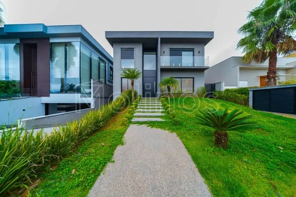 Casa de alto padrão no Villa Solaia – 6 suítes, 550 m², lazer completo