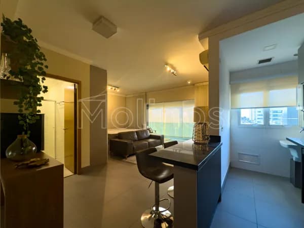 Studio com 55m2, mobiliado e 1 vaga de garagem