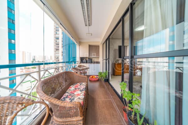 Apartamento à venda no Tatuapé com 3 suítes, Varanda Gourmet e 3 vagas de garagem