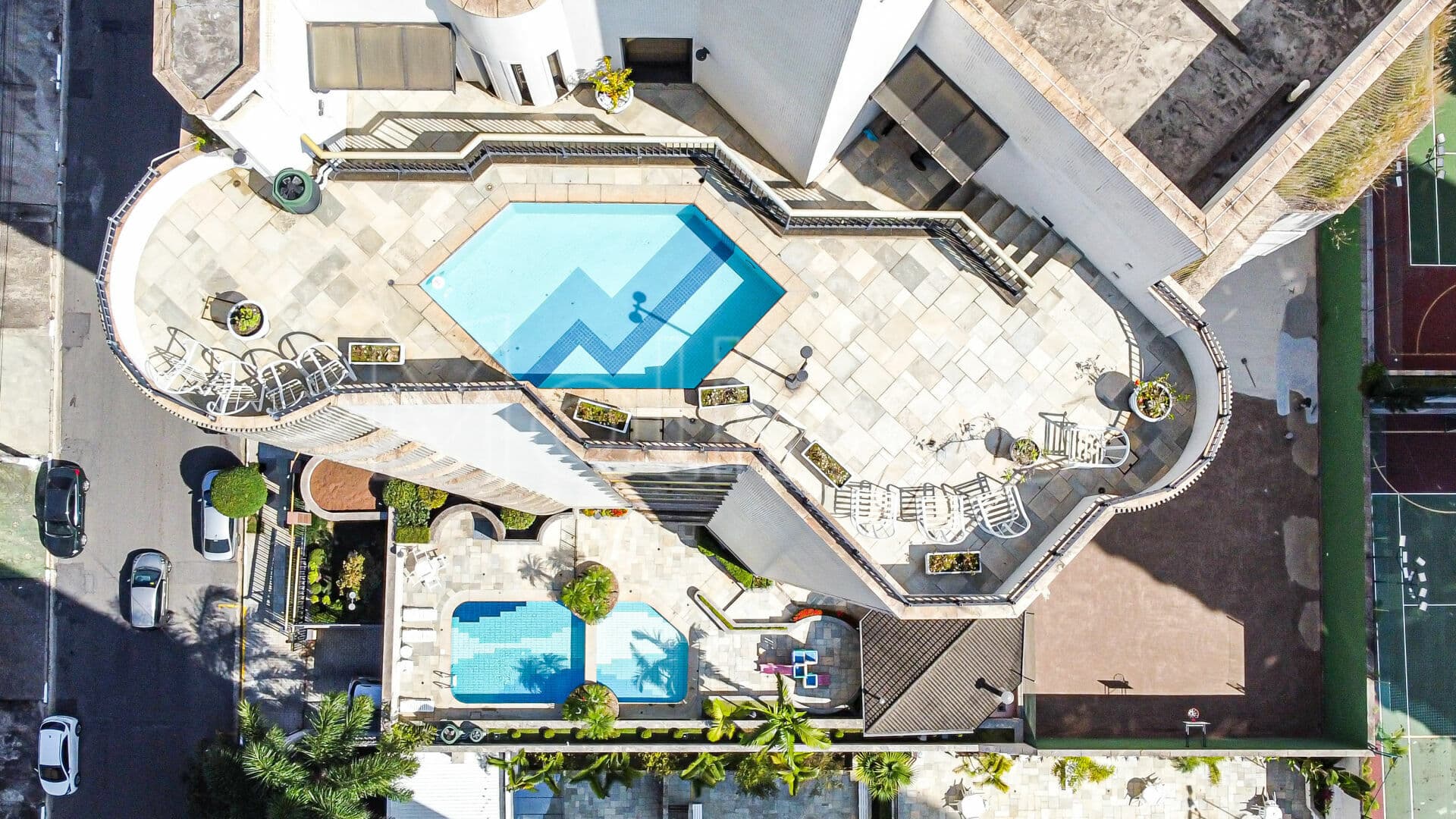 Cobertura Ampla no Miolo do Tatuapé com 5 Dormitórios, Piscina e Sauna