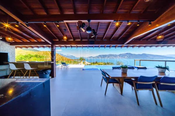 Casa de Luxo com a mais bela vista do Litoral Paulistano em Ilha Bela/SP