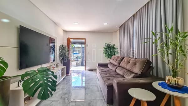 Casa Térrea Linda com Ponto Comercial!!!!