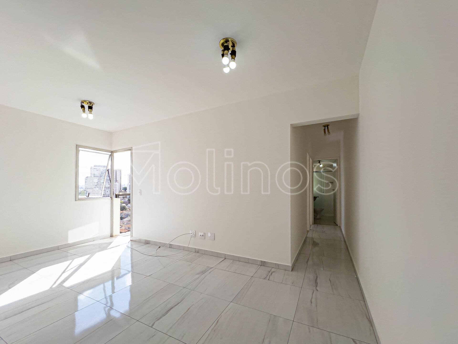 Apartamento com varanda 2 dormitórios 1 vaga - 200 metros do metrô Vila Prudente