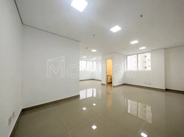 Sala Comercial com 50m² e 1 vaga de garagem