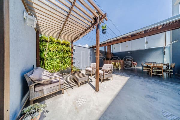 Casa com 4 Suítes em uma das melhores ruas da Mooca