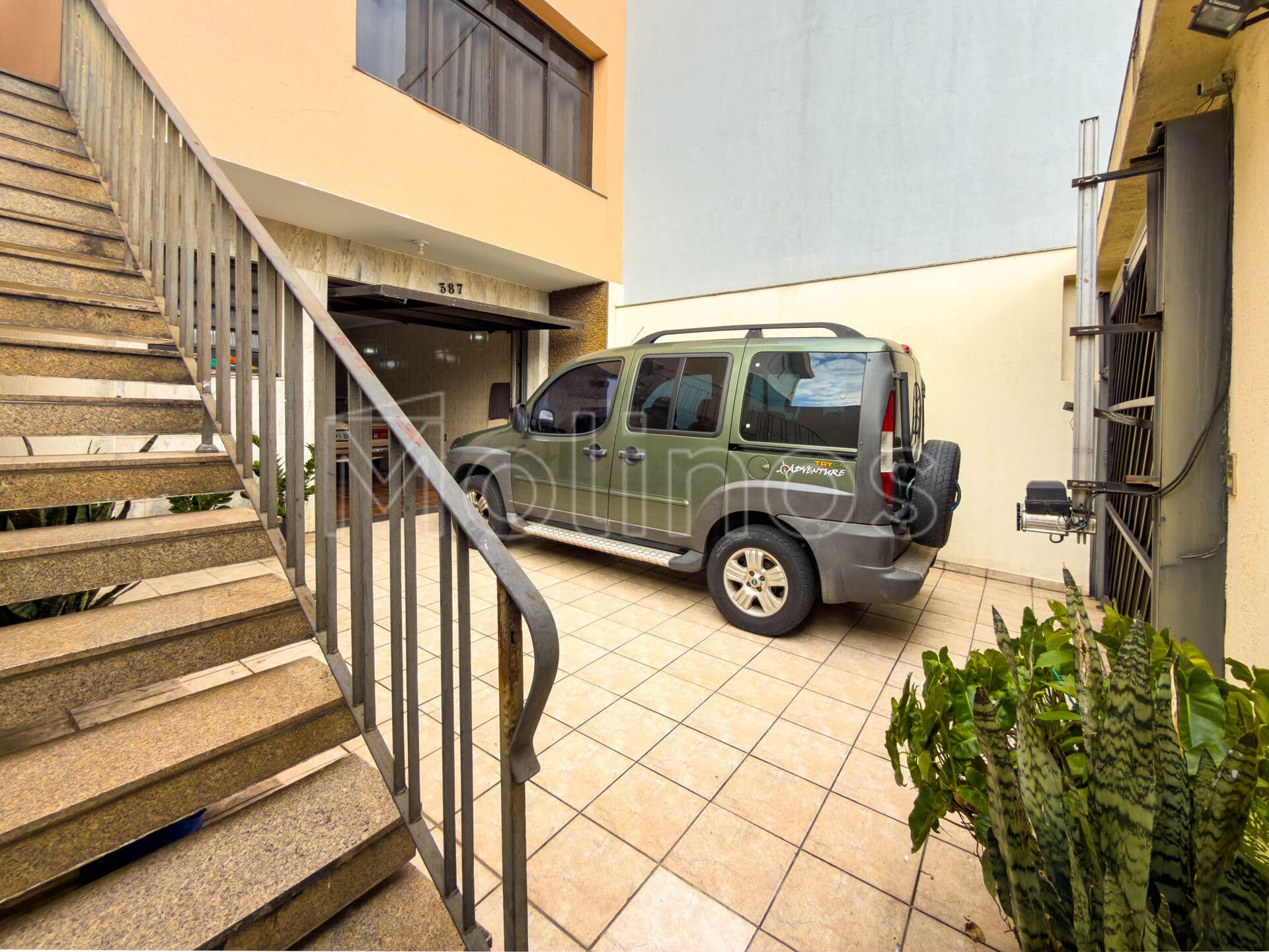 SOBRADO AMPLO NA MOOCA – 300m² 3 DORMITÓRIOS E GARAGEM PARA 6 CARROS