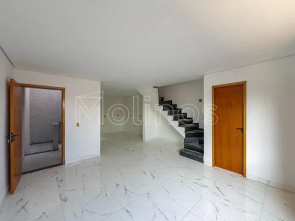 Sobrado em Condomínio 130m2, 3 dor, 1 st, 2 vagas