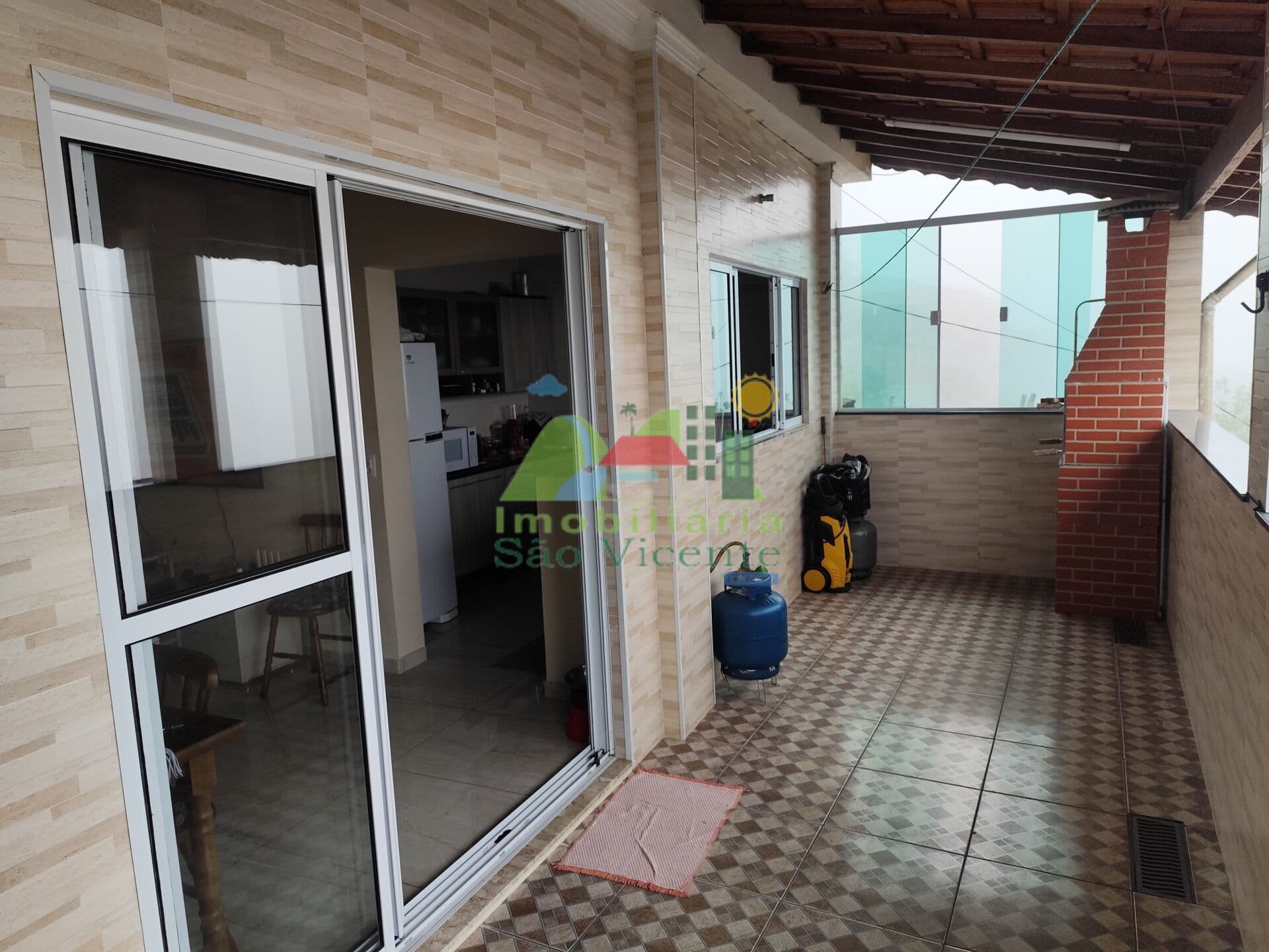 CASA 04 CÔMODOS C/ VARANDA E CHURRASQUEIRA