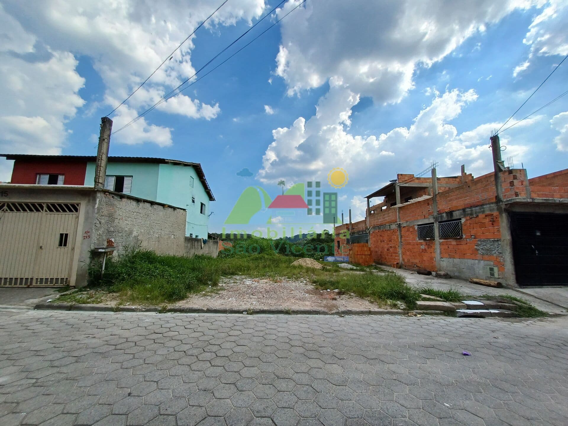 TERRENO 305 M² - PLANO - SEM VEGETAÇÃO