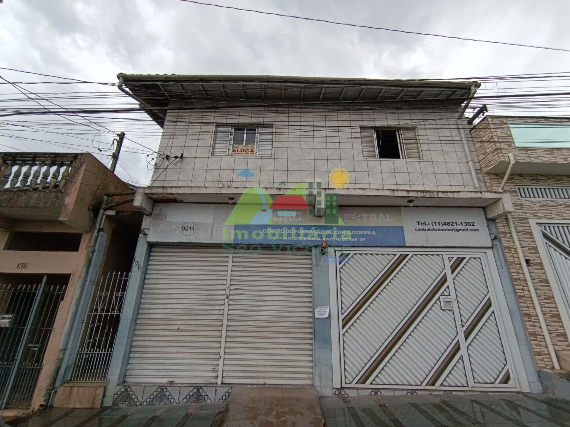 🏡 Casa Sobreposta para Alugar – Centro de Rio Grande da Serra