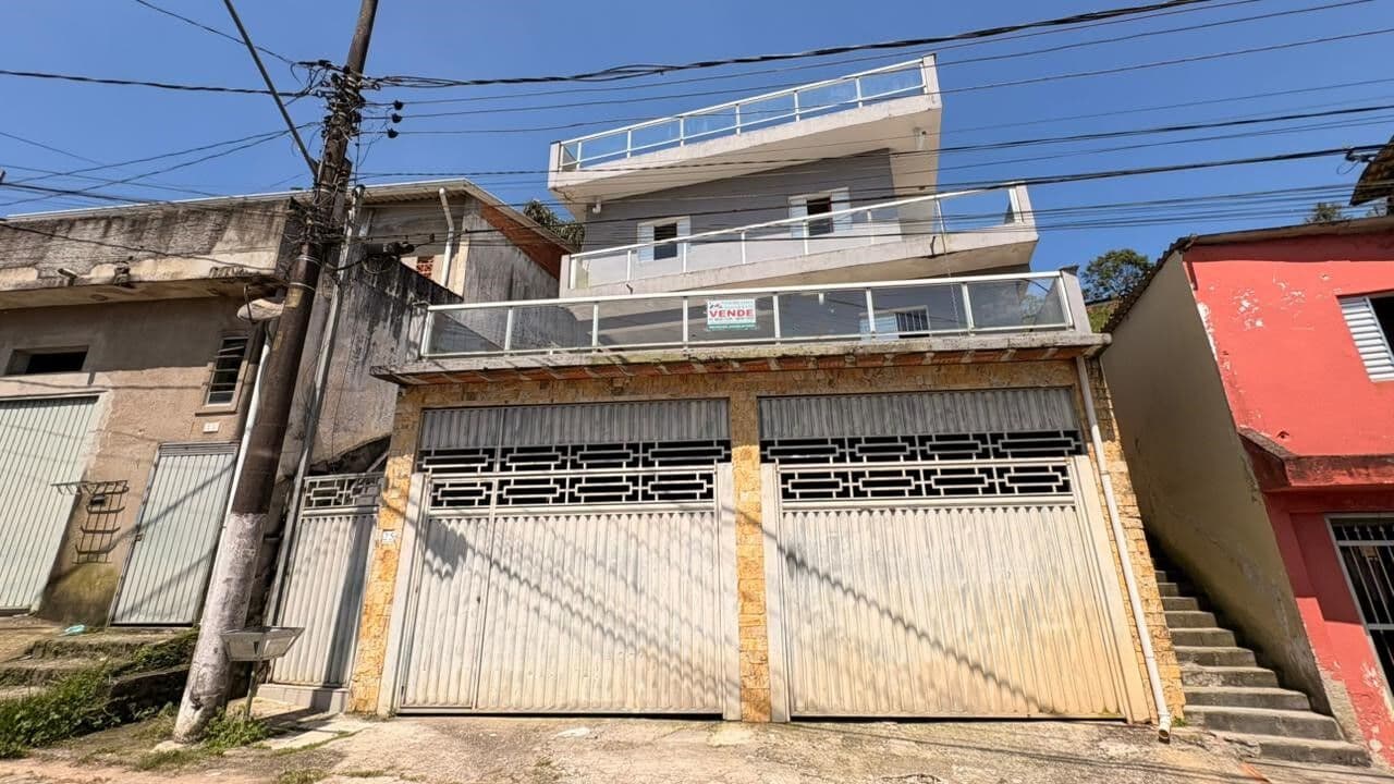 🏡 Casa Ampla com 4 Dormitórios, Área de Lazer e Terreno de 622m².