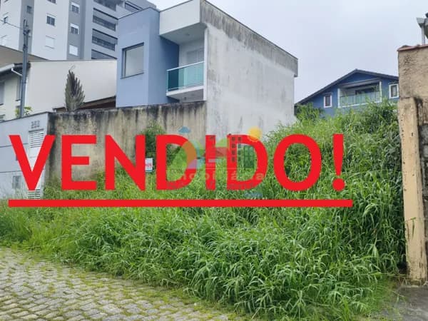 🔹 Terreno Plano 300,00M² - Localização Privilegiada – Ideal para Construir ou Investir!