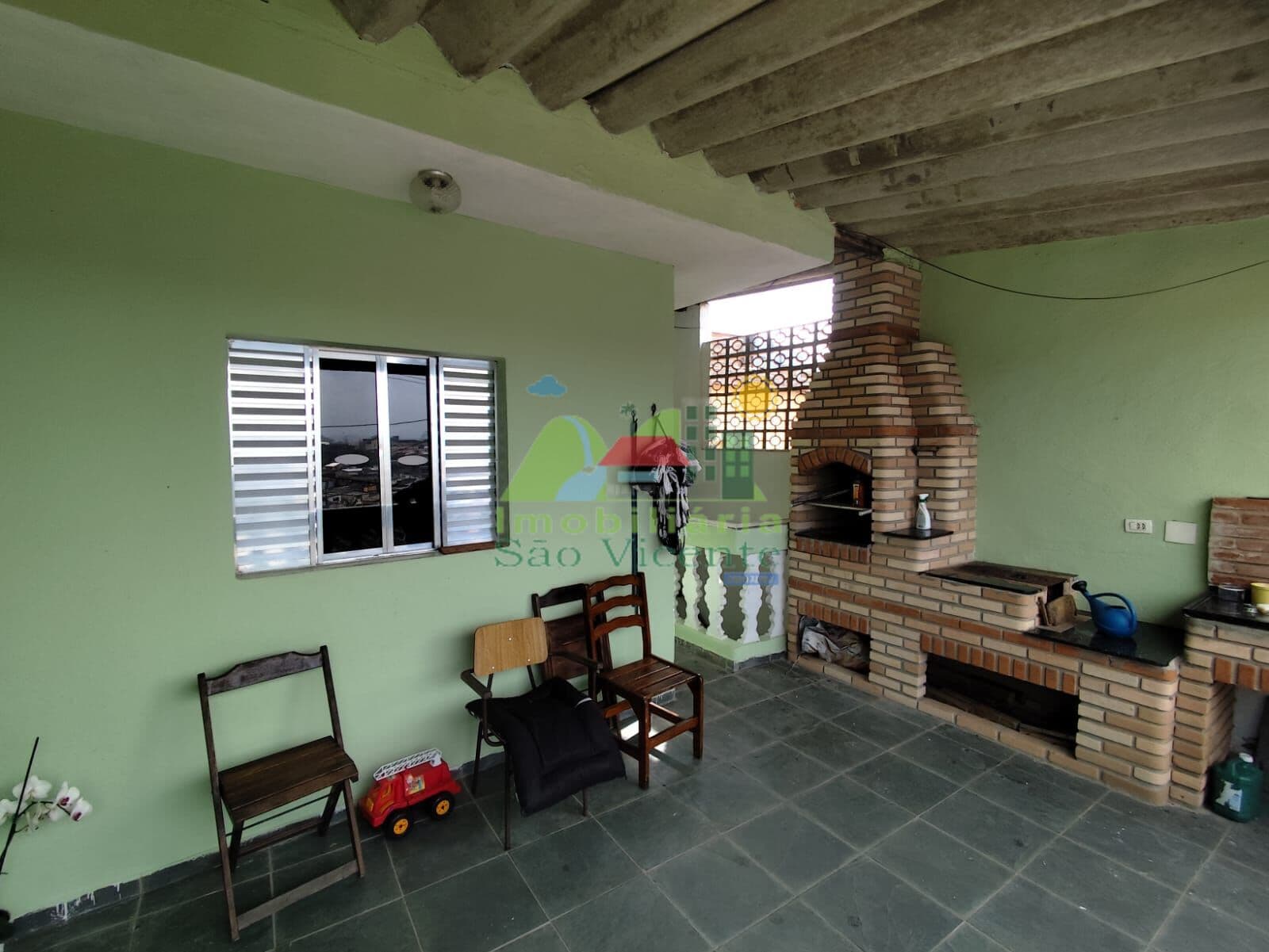 1/2 LOTE SENDO 02 CASAS.