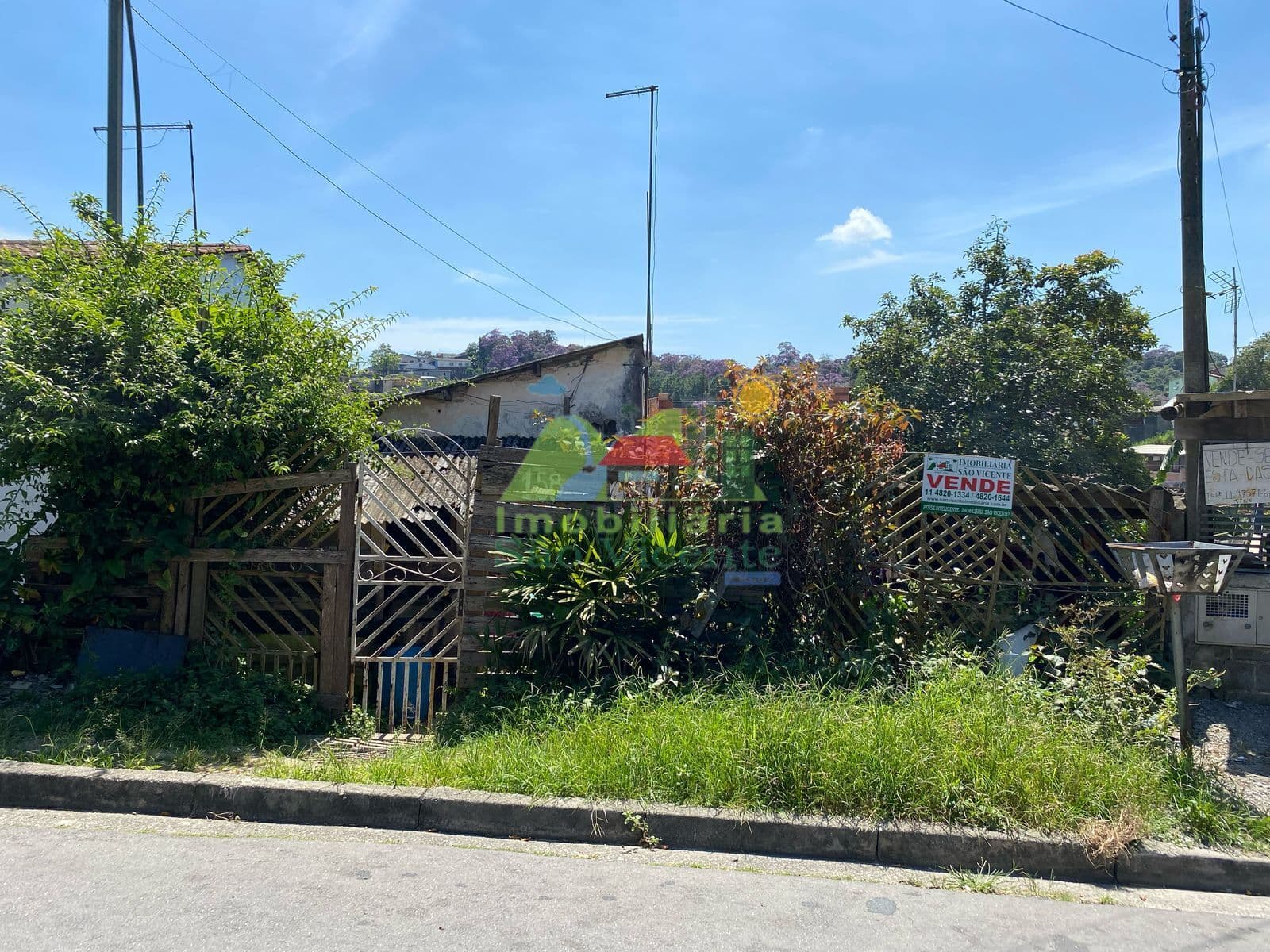 TERRENO C/ CONSTRUÇÃO DE 02 CÔMODOS E WC