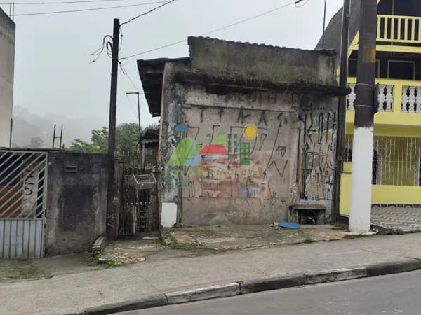IMÓVEL LOCALIZADO PRÓX. DA QUADRA MUNICIPAL